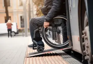 autocares adaptados personas movilidad reducida 1 960x659 1