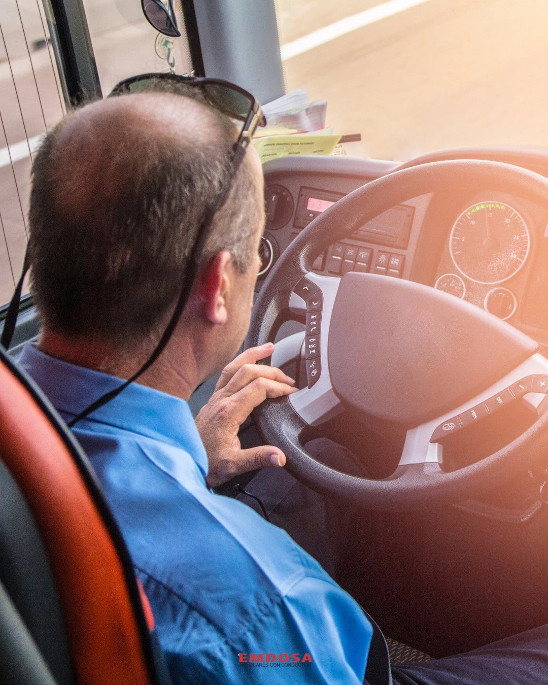 alquiler autobus con conductor madrid conductor al volante